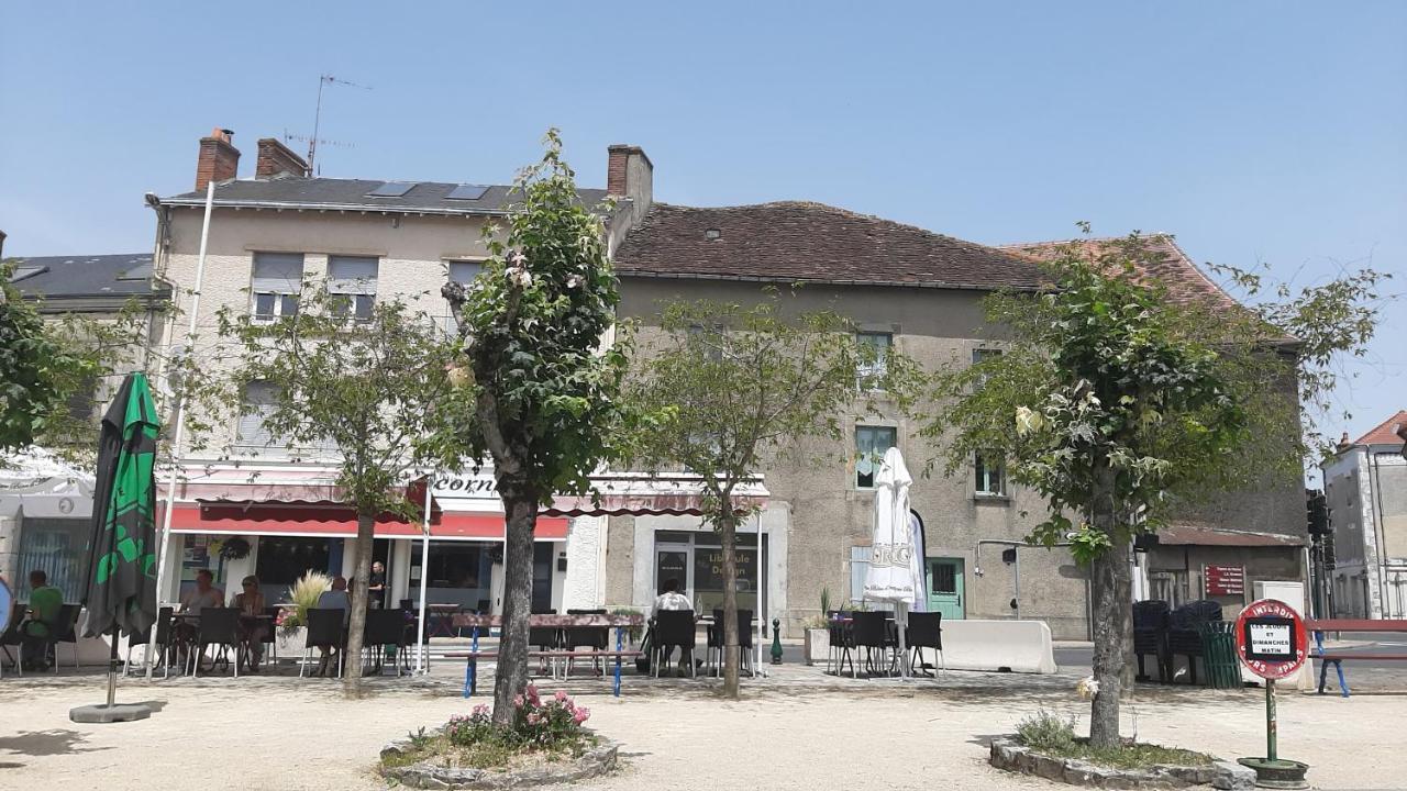 Magnac-Laval Gite Deco - Belle Maison Dans Le Quartier Historique Calme Avec Terrasse Privee מראה חיצוני תמונה